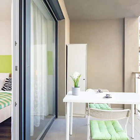 - Balcony - New And Comfy 아파트 부다페스트