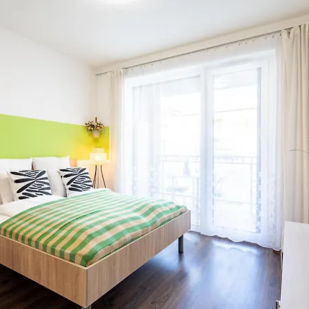 - Balcony - New And Comfy 아파트