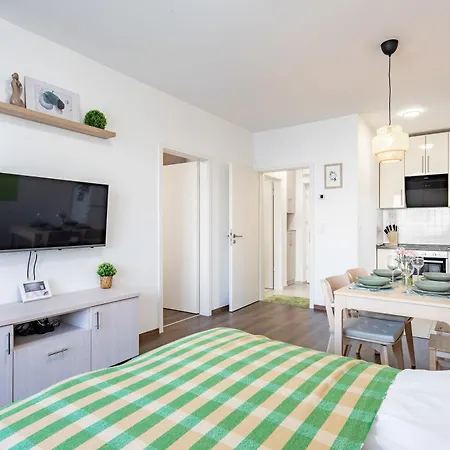 - Balcony - New And Comfy 아파트 부다페스트