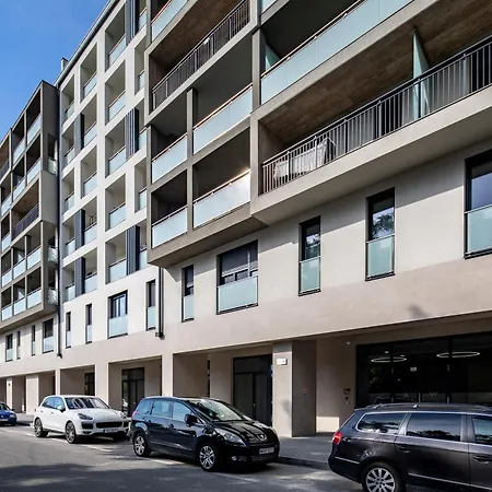 - Balcony - New And Comfy 아파트 부다페스트